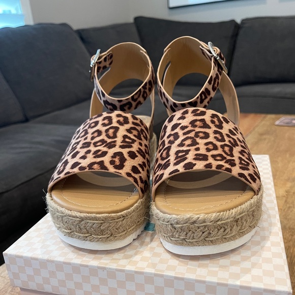 Women’s Espadrille Sandals - Picture 1 of 4